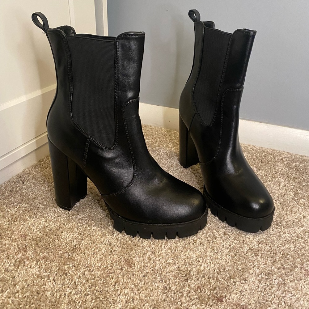 Chunky sole high heel Chelsea boot